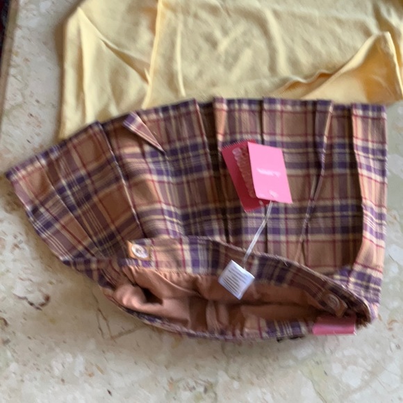 NWT Gymboree girls set, bottom size 4 and top size 5 for loose fit - Picture 3 of 3